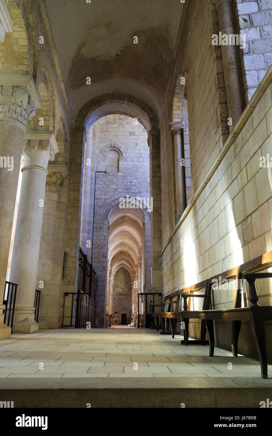 Den Gang auf der Epistel der Basilika von Fleury Abtei Saint Benoit Sur Loire, Frankreich Stockfoto