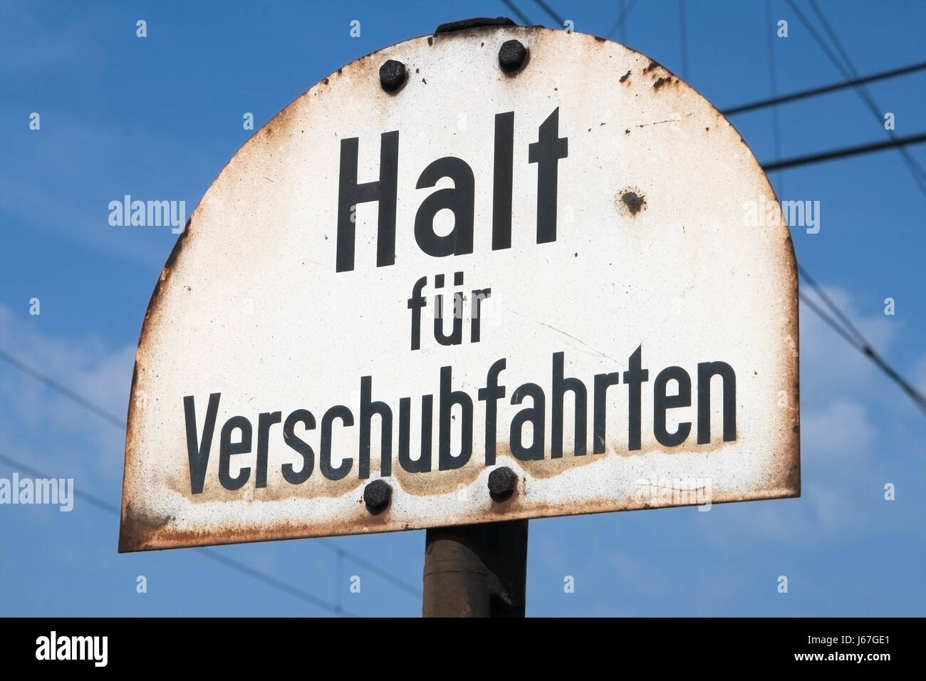 Zeichen signalisieren Fahrleitung Freileitung Aussage Form Signal Zeichen Signal Eisenbahn Stockfoto