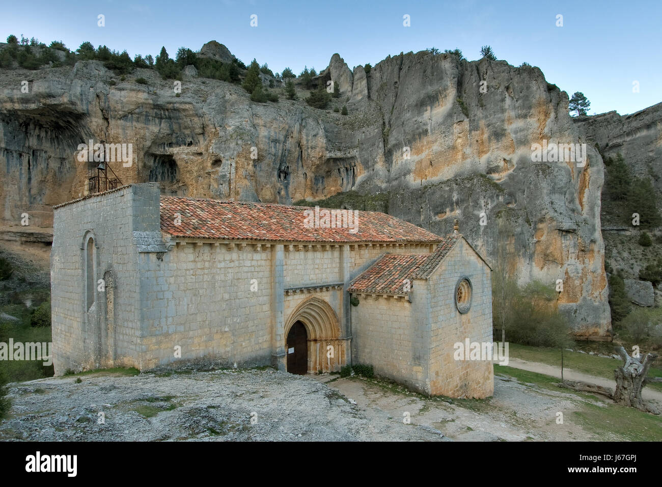 Spanien Eremitage Religion glauben Kirche Farbe Stein Europa im freien Flüsse Dämmerung Stockfoto