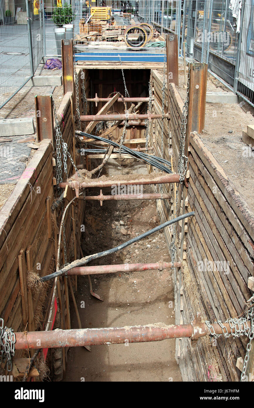 Bau graben im Stadtgebiet Stockfoto