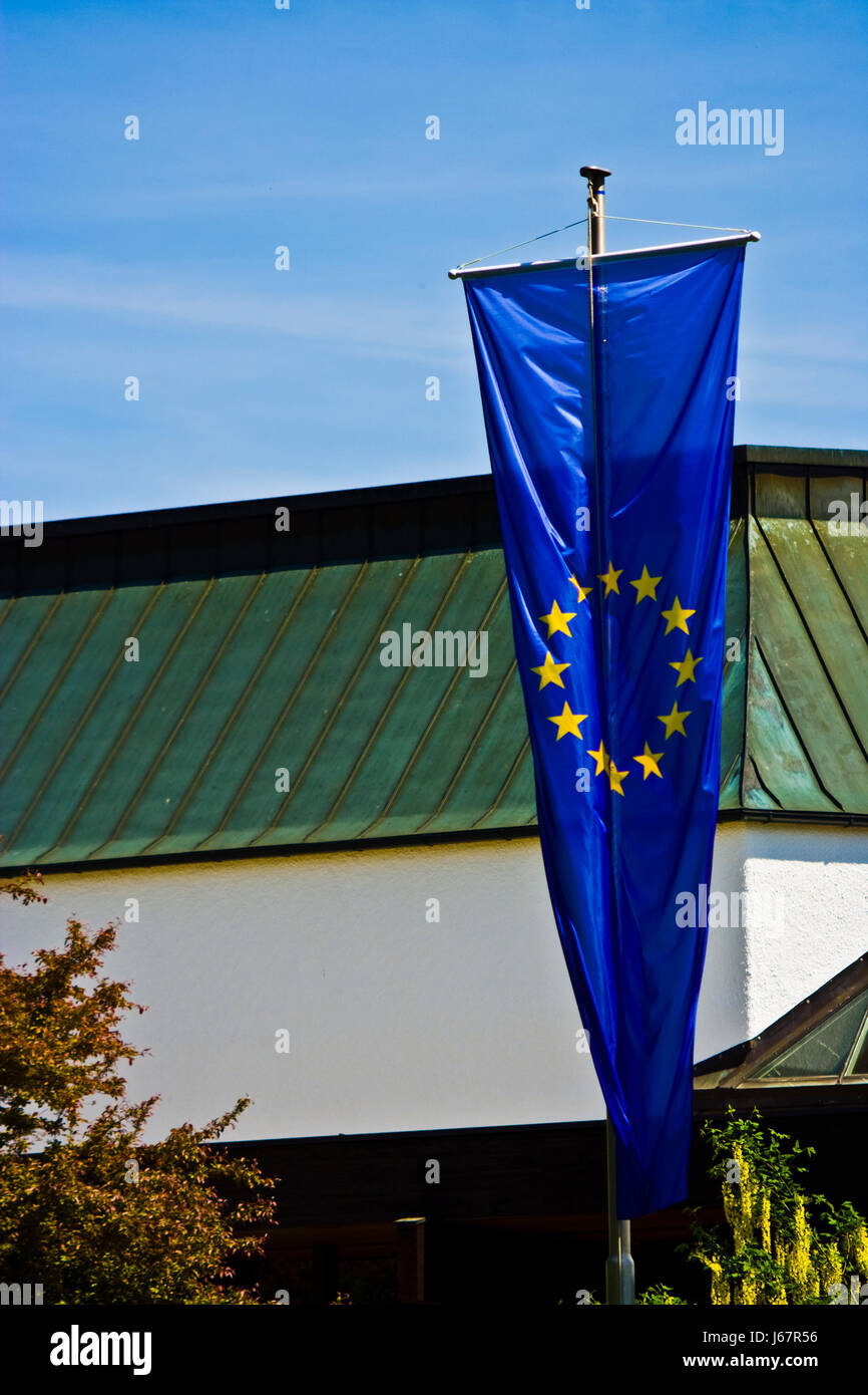 blaue Europa-Flagge Reisen Tourismus Euro Europa Flagge Einheitlichkeit Firmament Himmel Stockfoto