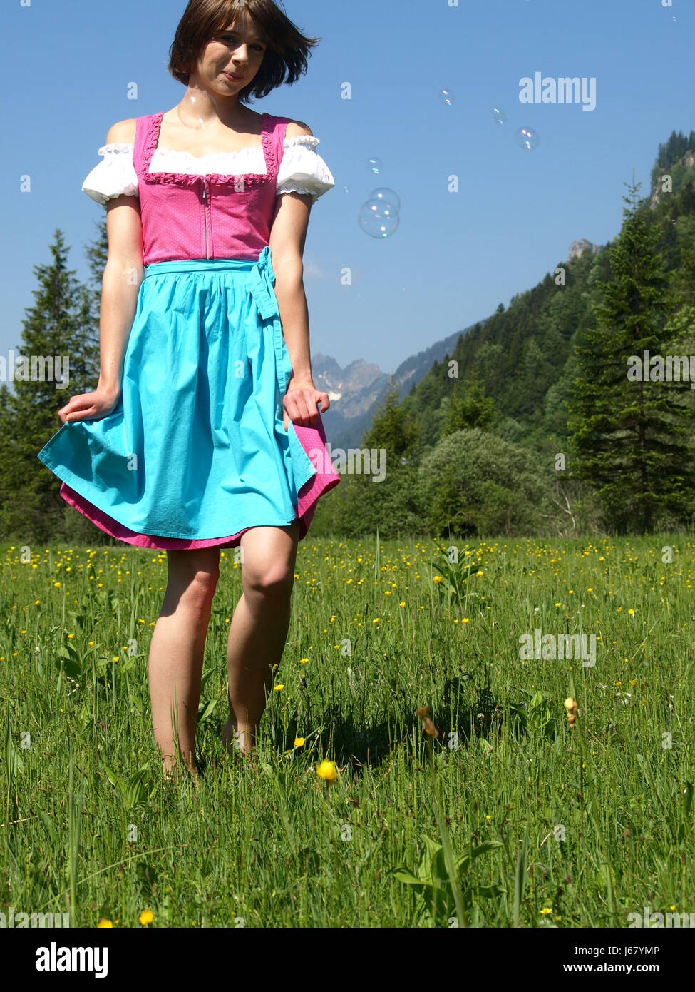 Kellnerinnen in traditioneller Tracht Stockfoto