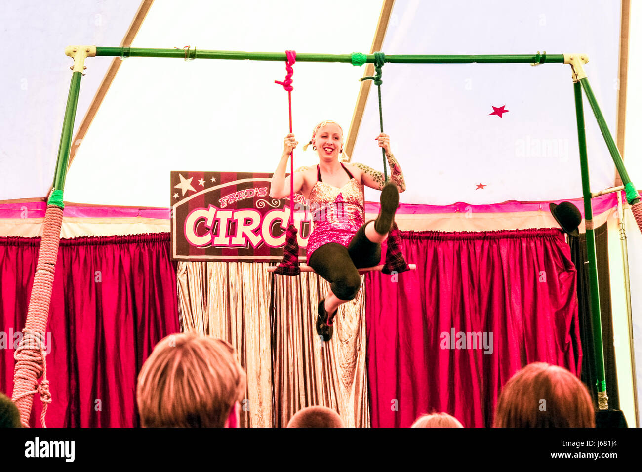 Fred's Flying Circus, Whittington Park, London, Großbritannien, Juli 2007 Stockfoto