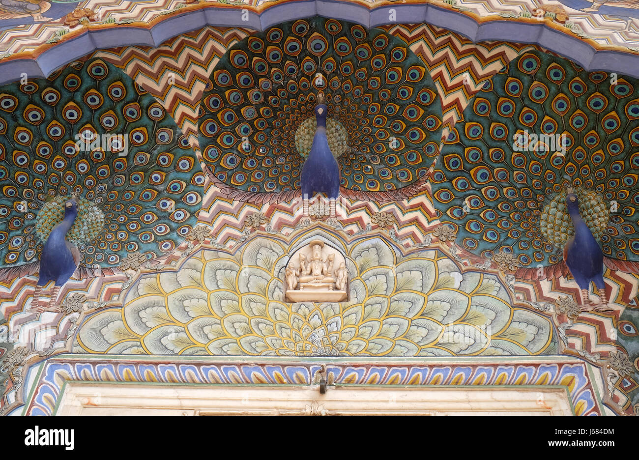 Pfau-Tor an der Chandra Mahal, Jaipur City Palace in Jaipur, Rajasthan, Indien, am 16. Februar 2016. Stockfoto