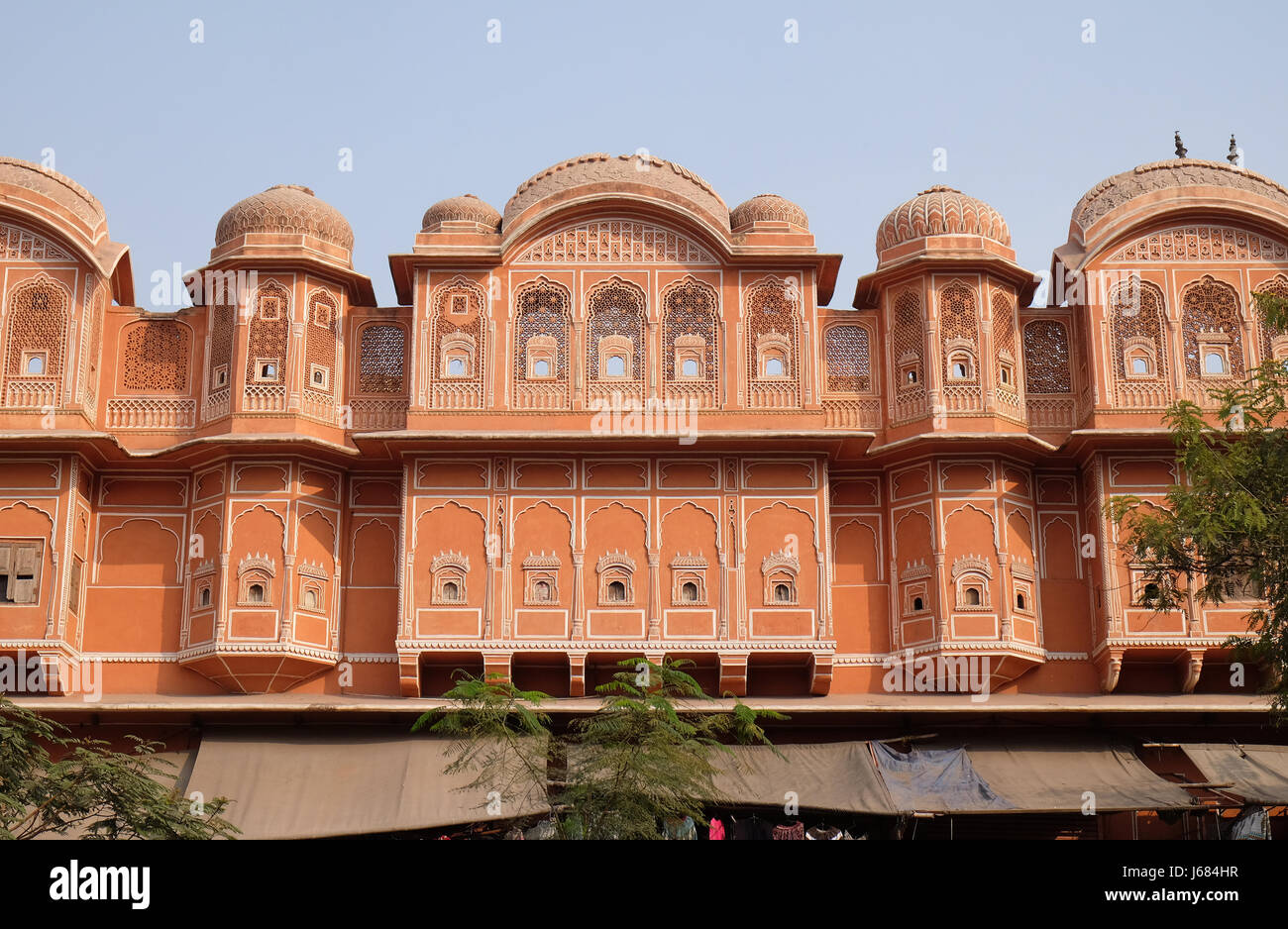 Detail des traditionellen Hauses in Jaipur, Rajasthan, Indien. Jaipur ist die Hauptstadt und größte Stadt von Rajasthan Stockfoto