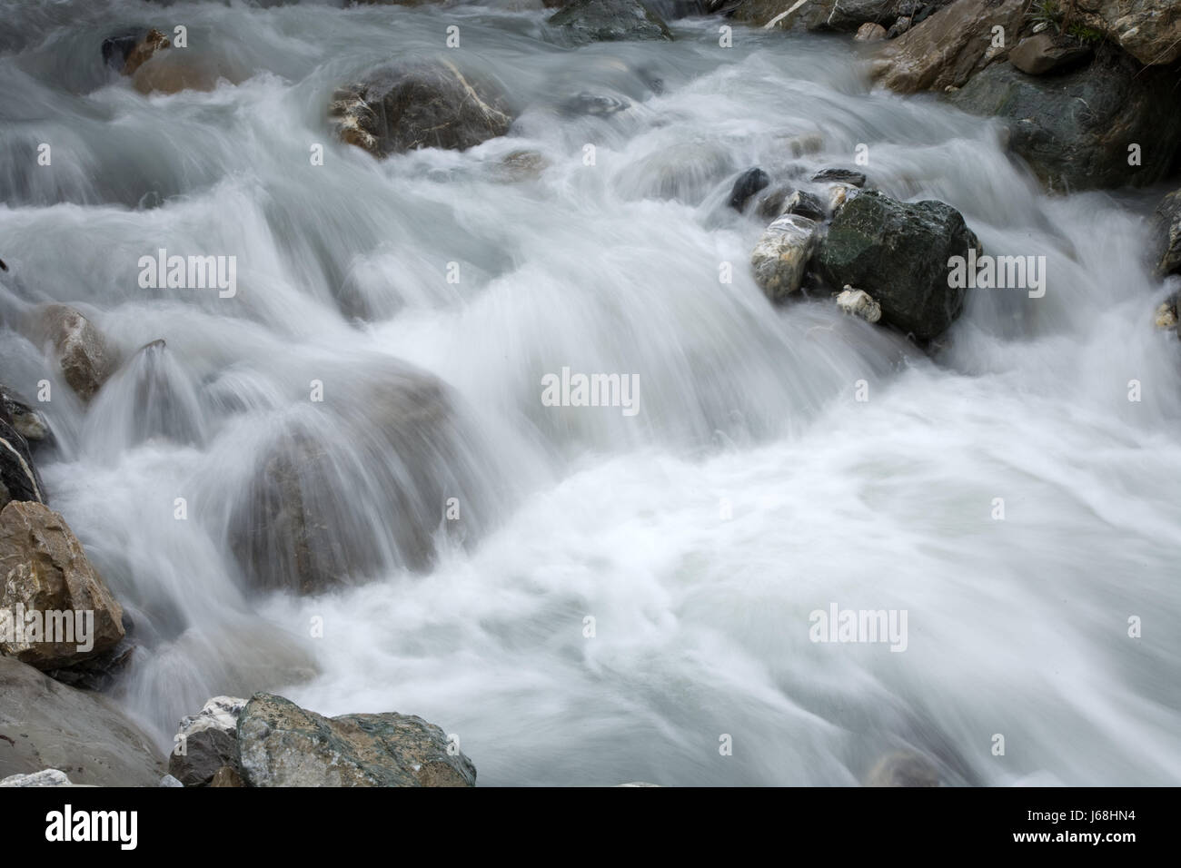 Wasserfall Schwall Rutsche Wasser Bewegung Verschiebung bewegen Bewegung Steinfische Stockfoto