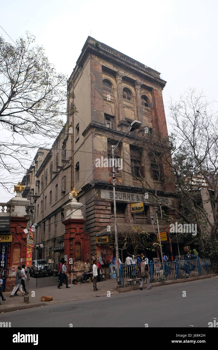 Eine alternde, verfallenden, Ex-kolonialen Tenement Block in Kolkata, Indien am 10. Februar 2016. Stockfoto