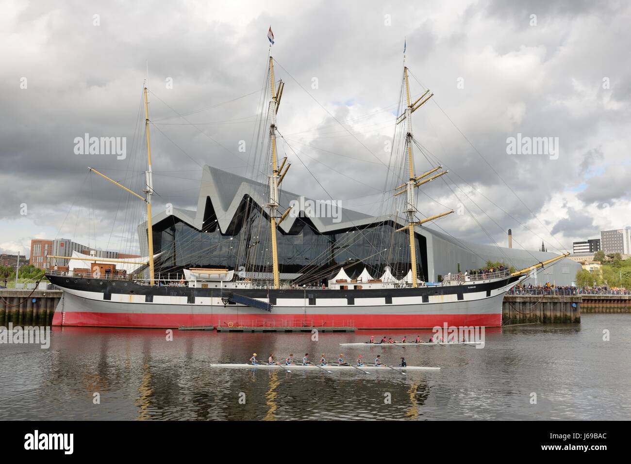 Glasgow, Schottland, 20. Mai 2017. Die schottischen Boat Race zwischen den Universitäten von Glasgow und Edinburgh fand heute auf dem Fluss Clyde. Edinburgh lief die Gewinner für das Jahr 2017 zu überzeugen. Stockfoto