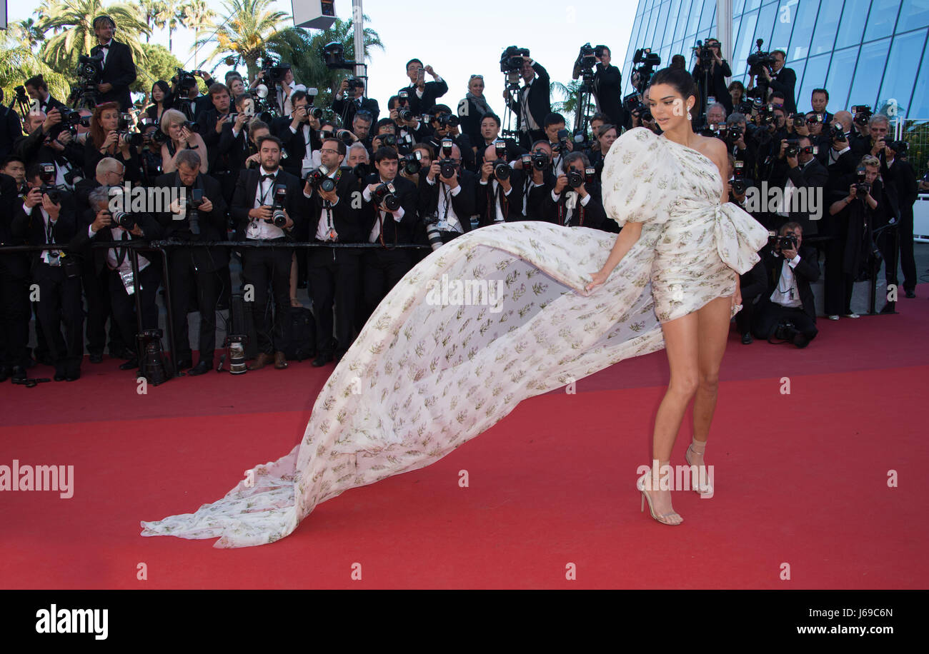 Cannes, Frankreich. 20. Mai 2017. CANNES, FRANKREICH. 20. Mai 2017: Kendall Jenner bei der Premiere für "120 Schläge pro Minute" auf der 70. Festival de Cannes, Cannes, Frankreich. Bildnachweis: Sarah Stewart/Alamy Live-Nachrichten Stockfoto