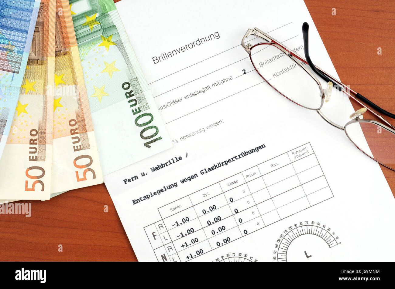 Euro Brille Brille Brille Augenarzt Rezept Verordnung Geld Arzt  Stockfotografie - Alamy