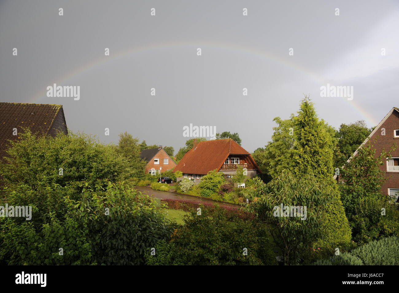Regenbogen Wolke getrübt Himmels Firmament Himmel Wolken Wetter Regen regnet Meteorologie Stockfoto
