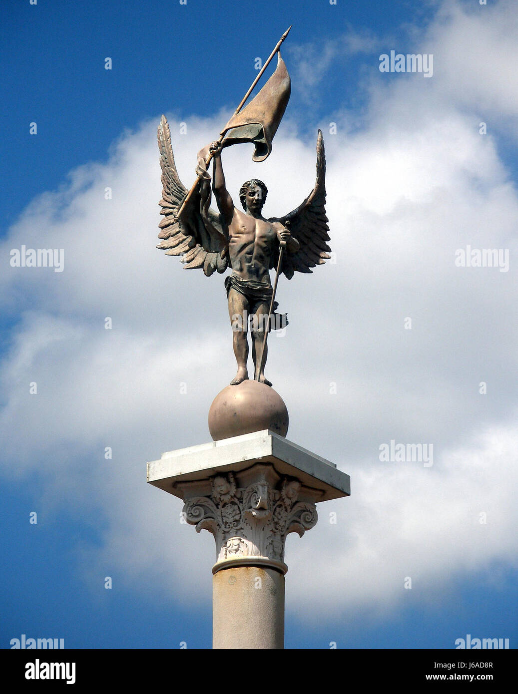 Statue Engel Engel Engel Wolke Flagge Himmel macht stolz stolz Religion stehen Stockfoto