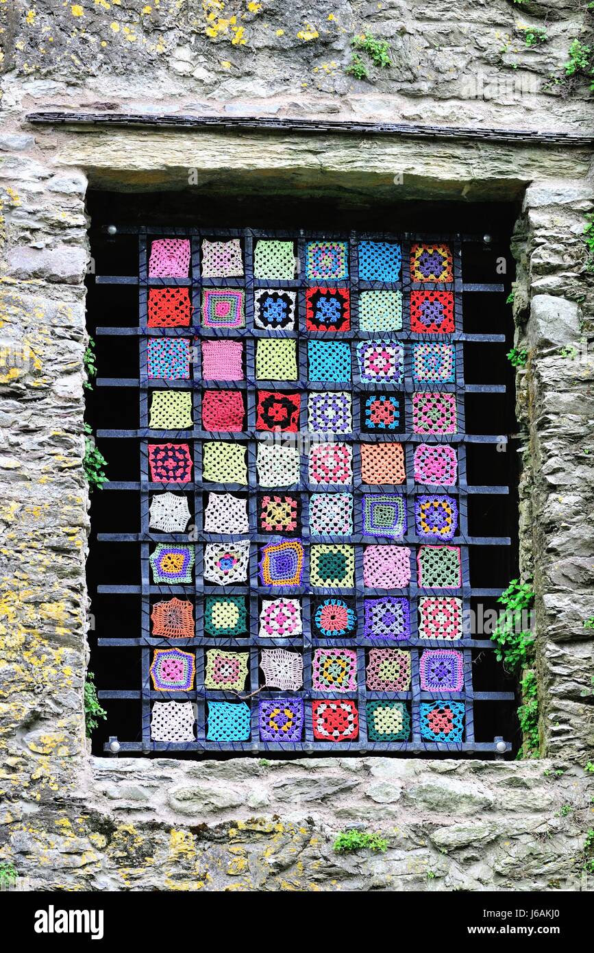 Eine Tapisserie Fenster in Blarney Castle in Blarney, County Cork, Irland. Das Schloss wurde 1446 von Dermot McCarthy gebaut. Stockfoto