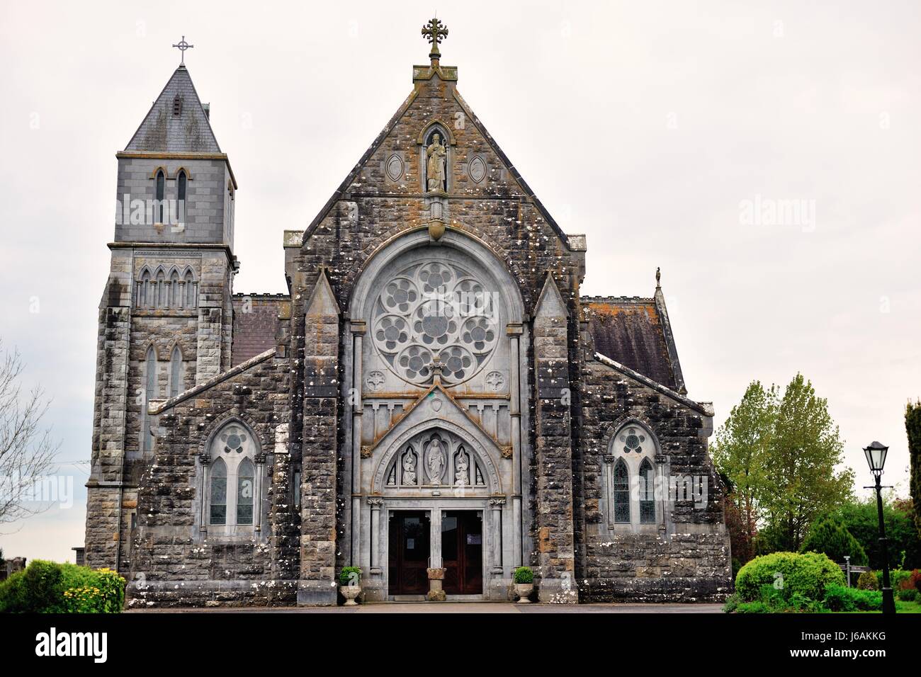 St. Aibe's Kirche in Emly, County Tipperary, Irland. Die eher typischen kleinen Gemeinschaft Pfarrkirche in Irland wurde 1882 errichtet. Stockfoto