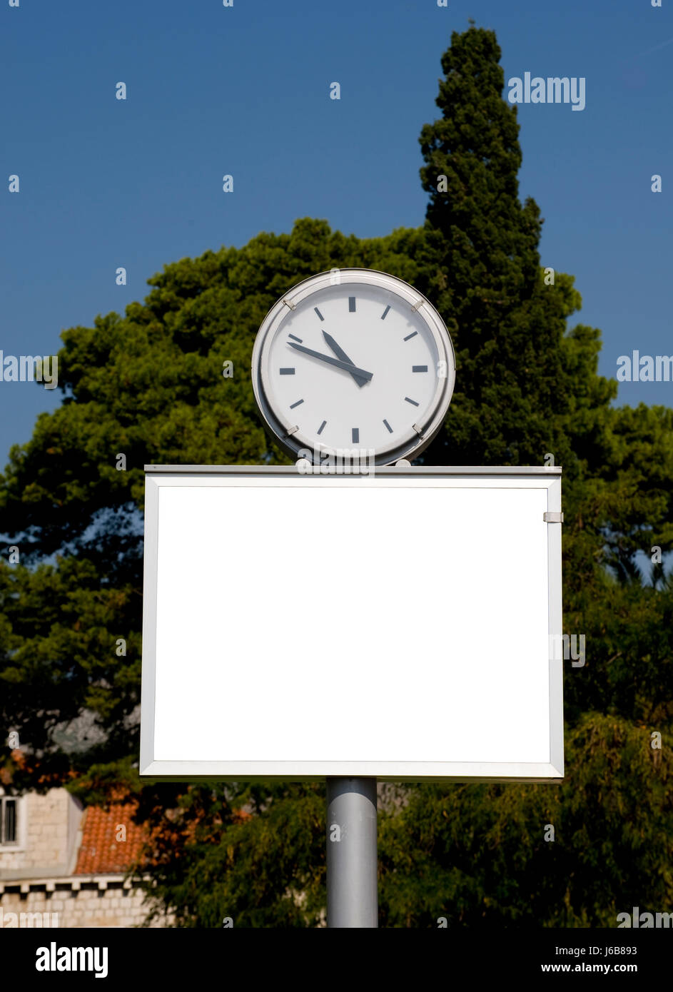 Uhr Uhr schreiben schrieb schreiben schreibt Kunst Stein Sommer sommerlich europäischen leer Stockfoto