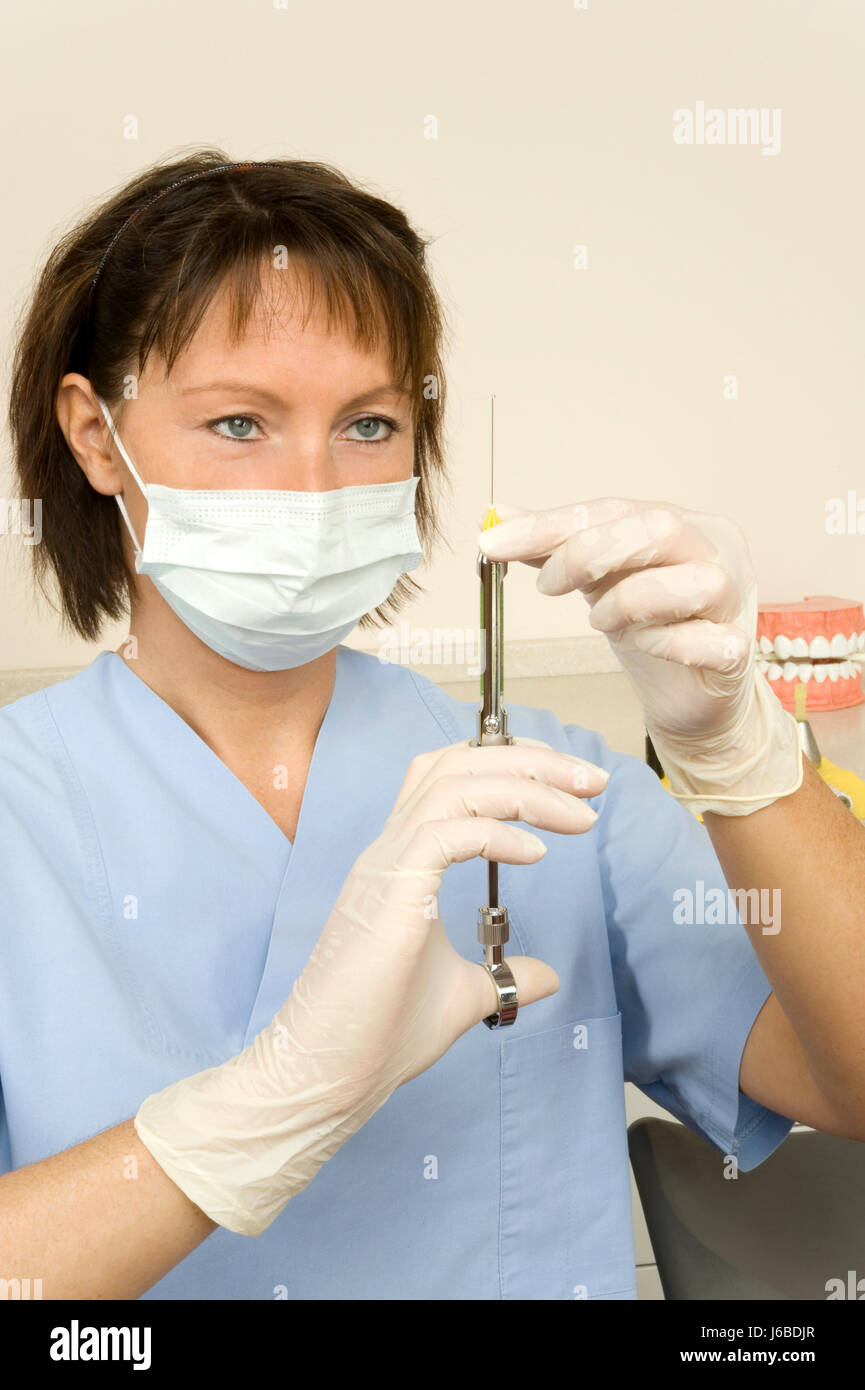 Gesundheit Zähne Zahnarzt Zahn Betäubung Narkose Medizin Spritze Injektion  Stockfotografie - Alamy