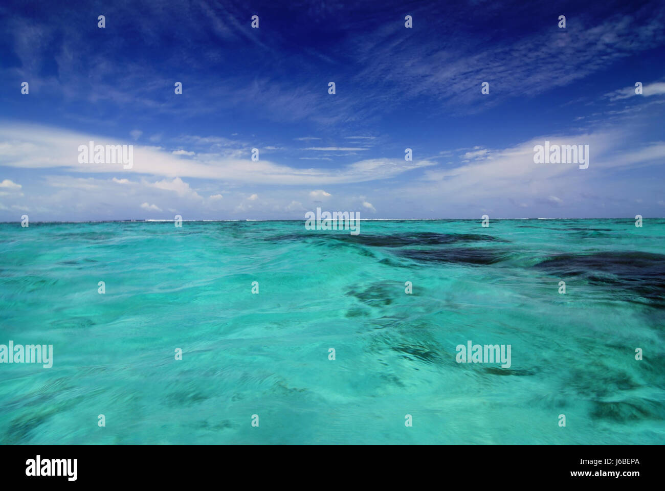 Malediven exotische tropische Firmament Himmel Salzwasser Meer Meerwasser blau Malediven Stockfoto