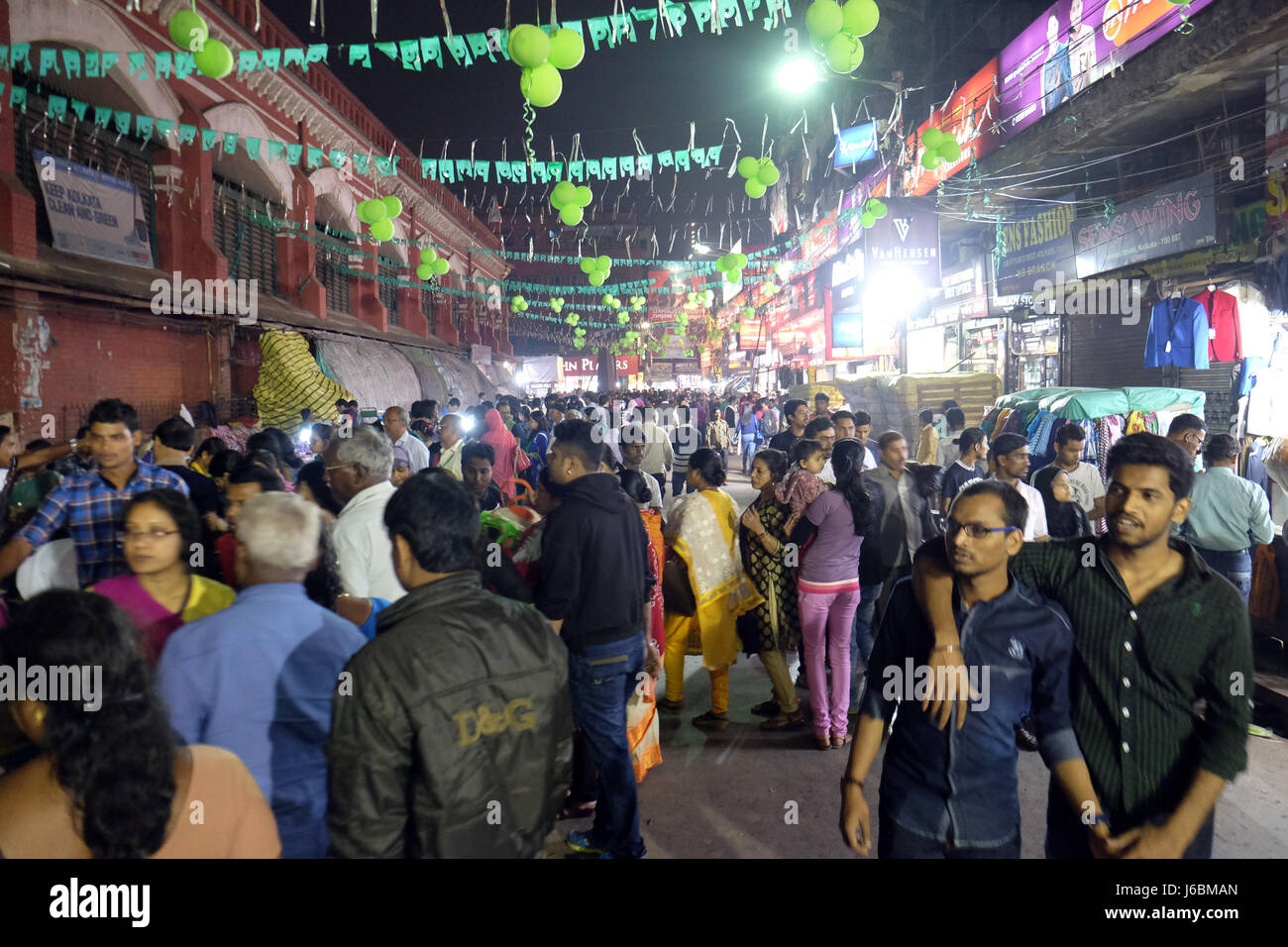 Nachtzeit, Einkaufsmöglichkeiten in der Nähe neuer Markt in Kolkata, Indien am 7. Februar 2016. Stockfoto
