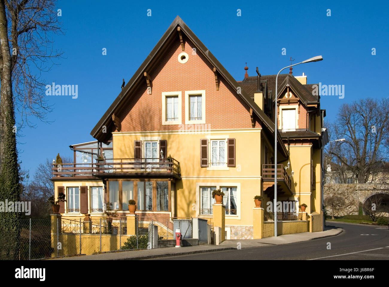 Hausbau Schweiz Stil der architektonischen Konstruktion Architektur  Stockfotografie - Alamy