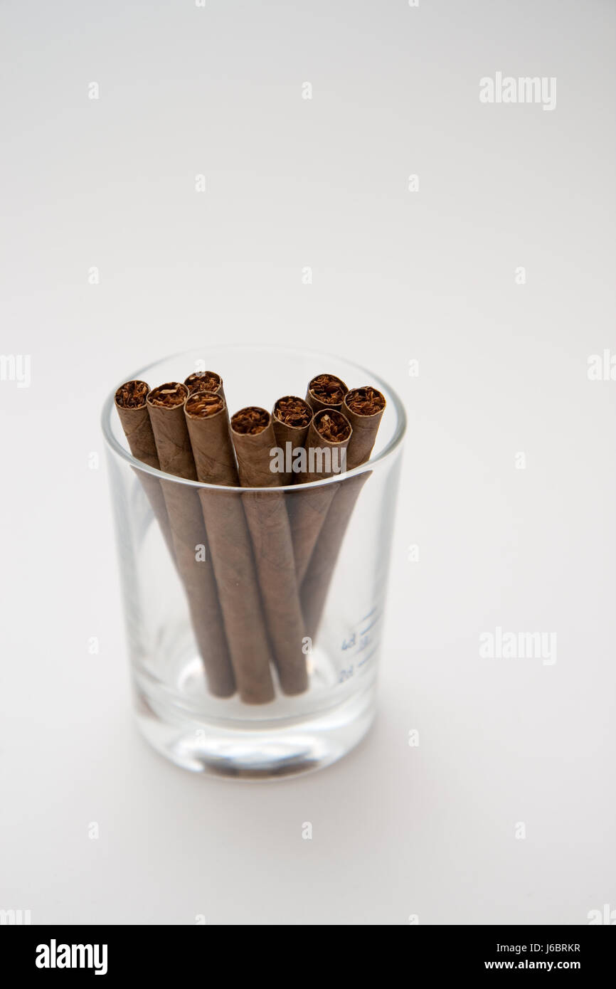 Gefahr Zigarillo krebserregend gefährden glasig Raucher Hauch Tabakrauch Stockfoto