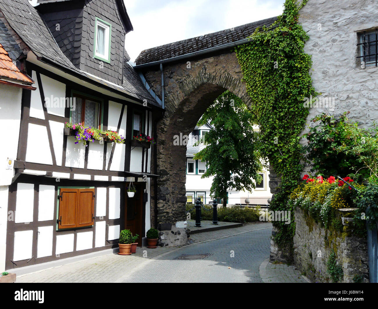 historischen Durchgang Tor Archgway Gantry Schiefer Stadt Torwand historische Stockfoto