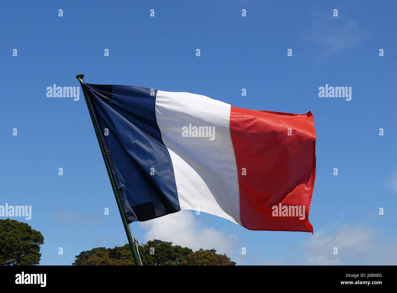 Frankreich Flagge Trikolore Blue beam Frankreich Fahne vertikale Flagstaff Tricolor rot Stockfoto