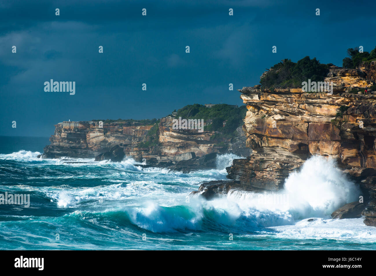 Stürmische Küste zwischen Coogee und Bondi. Sydney. Australien. Stockfoto