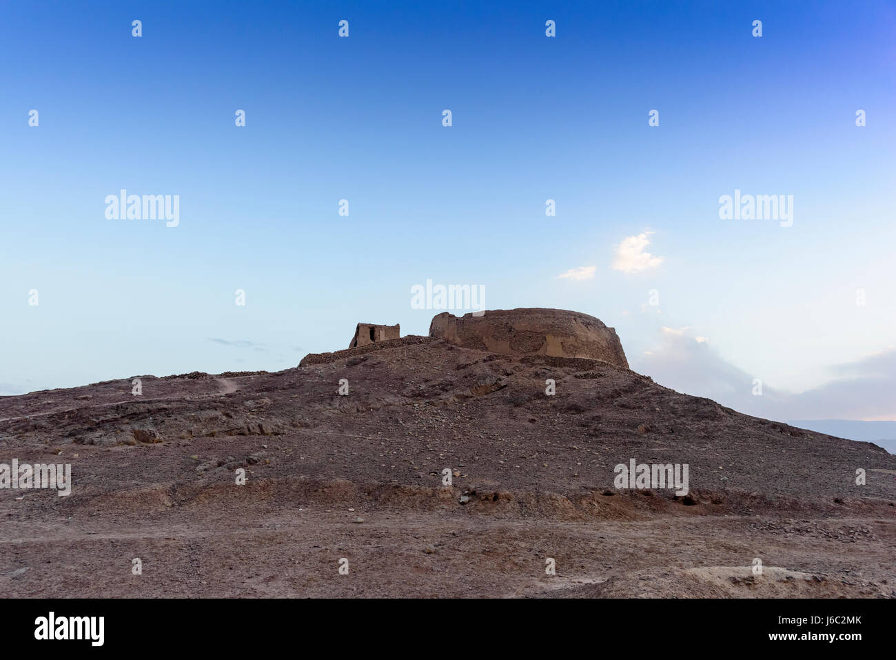 IRAN YAZD Turm des Schweigens und des Dorfes Zoroaster Stockfoto
