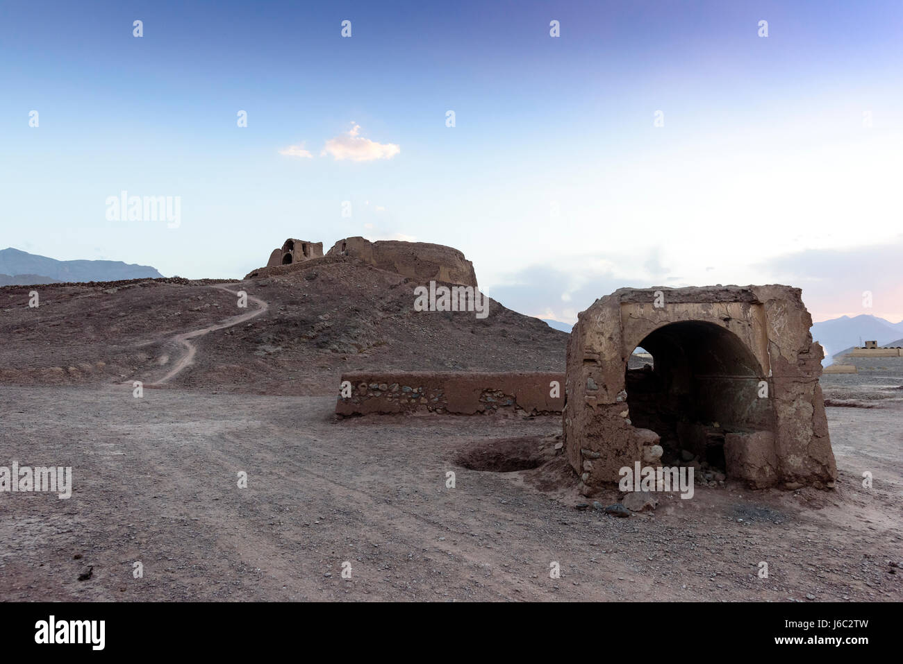 IRAN YAZD Turm des Schweigens und des Dorfes Zoroaster Stockfoto