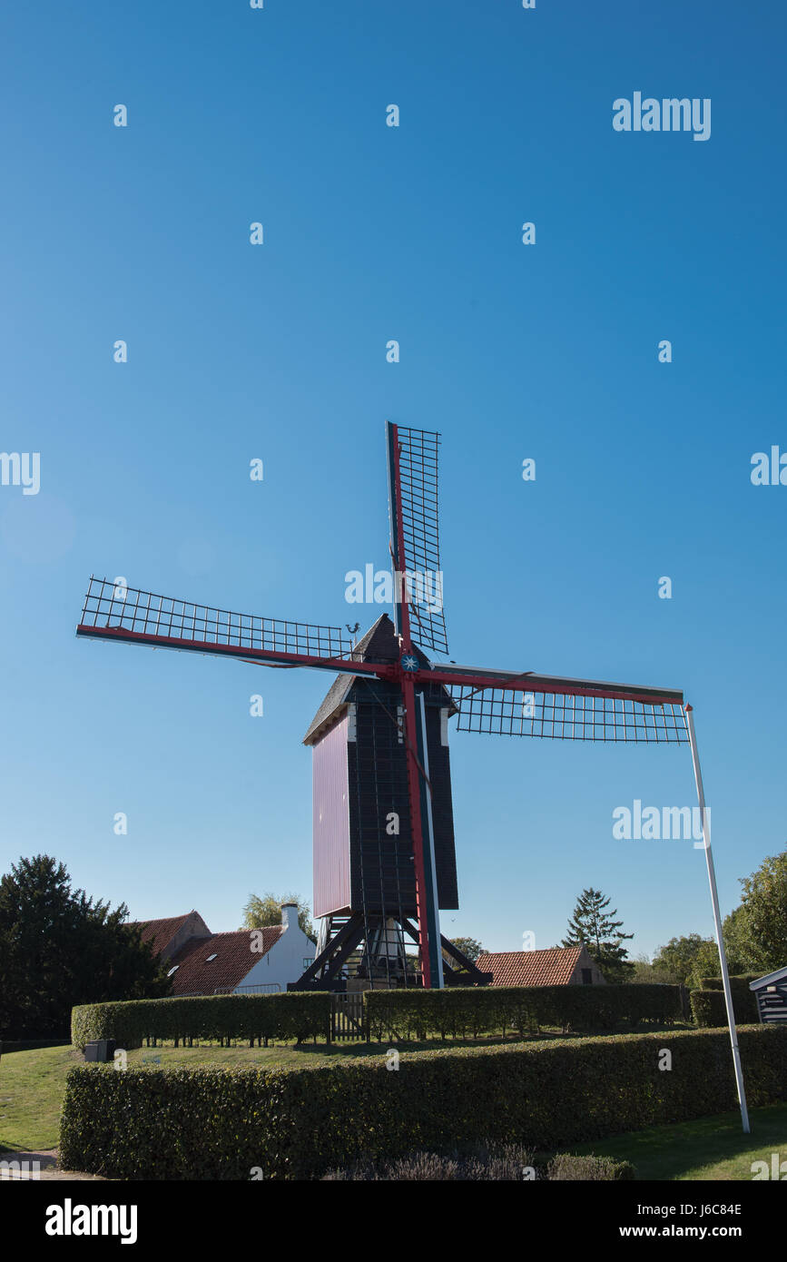 Historische Windmühle ohne Deckung in Sluis, Holland Stockfoto