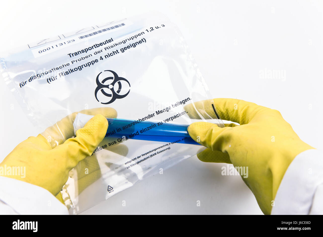 biologisches Virus Labor Ansteckung Papier wissenschaftliche Arbeit Studie Analyse Kittel Stockfoto