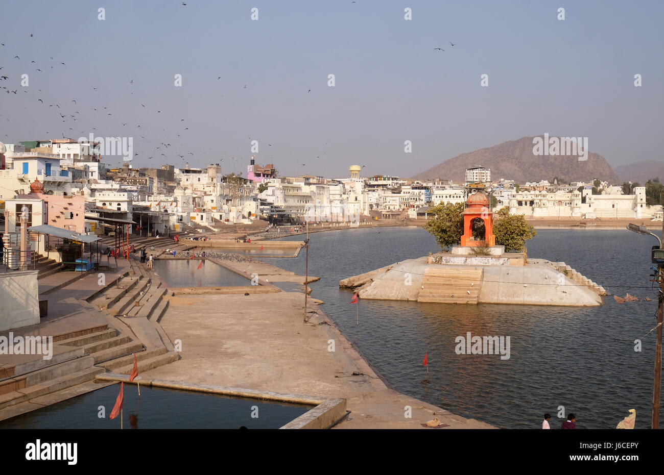 Pushkar-See oder Pushkar Sarovar in Pushkar, Rajasthan, Indien, Heiligen Hindu-Stadt, am 17. Februar 2016. Stockfoto