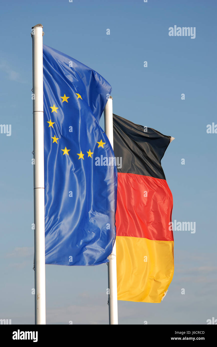 leere europäischen kaukasischen Europa Flagge deutsche Fahnen Fahnenmast Firmament Himmelblau Stockfoto