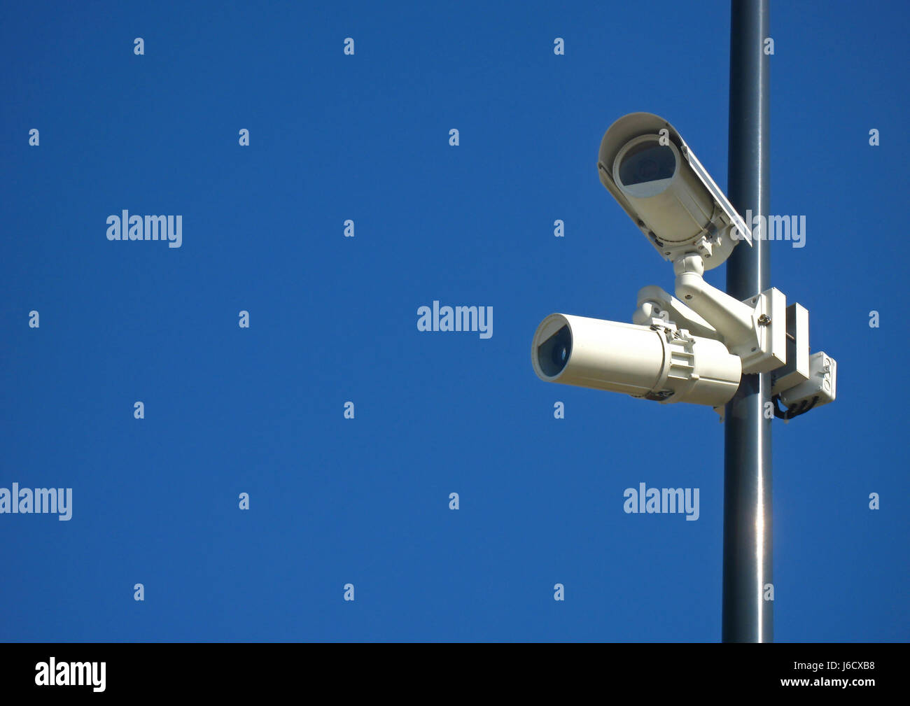 Video-Kamera Sicherheit zwei blau kariert Wachmann Überwachung Video aufnehmen Stockfoto