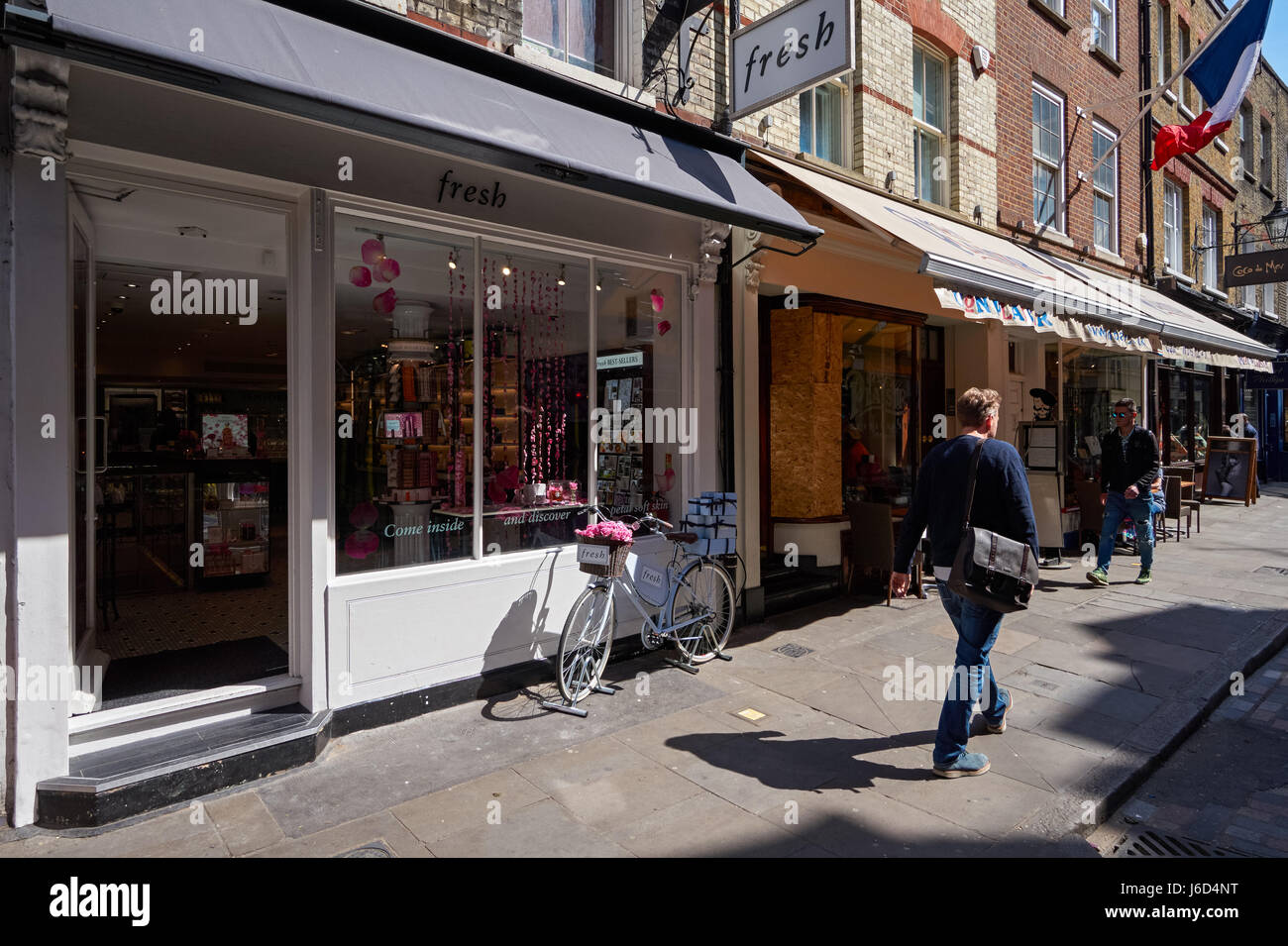 Geschäfte und Restaurants auf Monmouth Street in London, England, Vereinigtes Königreich, Großbritannien Stockfoto