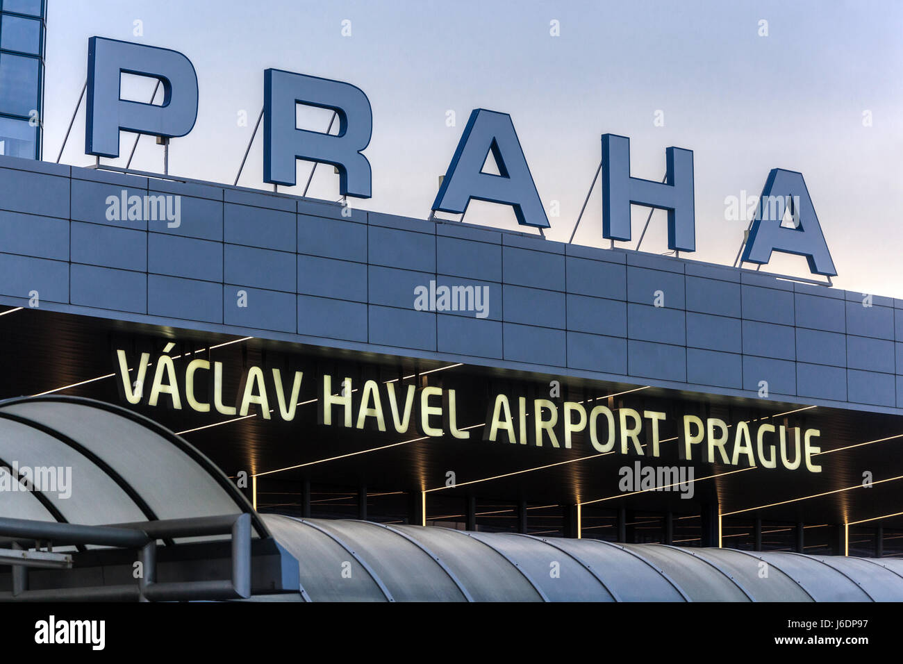 Prager Flughafen Prag Vaclav Havel Flughafen Terminal Schild Flughafen Logo Gebäude Ruzyne Prag Tschechische Republik Europa Stockfoto