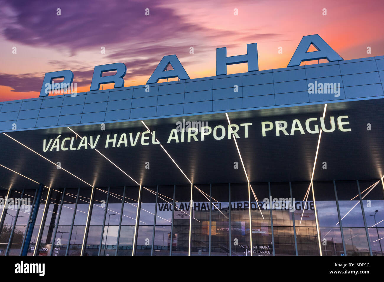 Prager Flughafen Sonnenuntergang Tschechische Republik Stockfoto