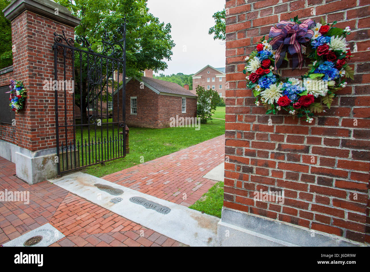 Kranz auf dem Veterans Memorial in Peterborough, New Hampshire Stockfoto