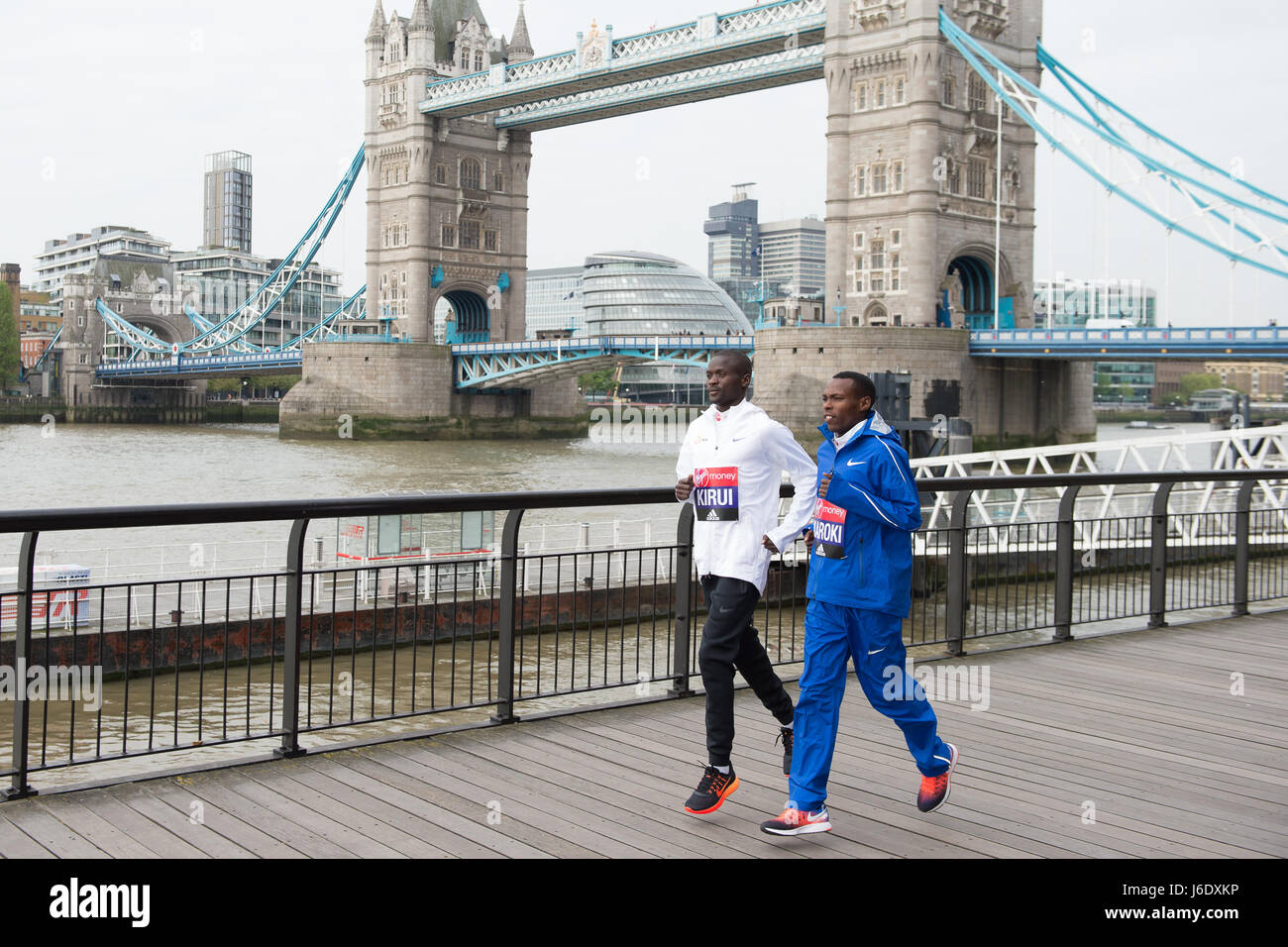 Foto-Shooting findet in der Nähe von Tower Bridge, London für die Elite Herren London Marathon 2017 Läufer Featuring: Abel Kirui, Bedan Karoki wo: London, Vereinigtes Königreich bei: Kredit-20. April 2017: Alan West/WENN.com Stockfoto