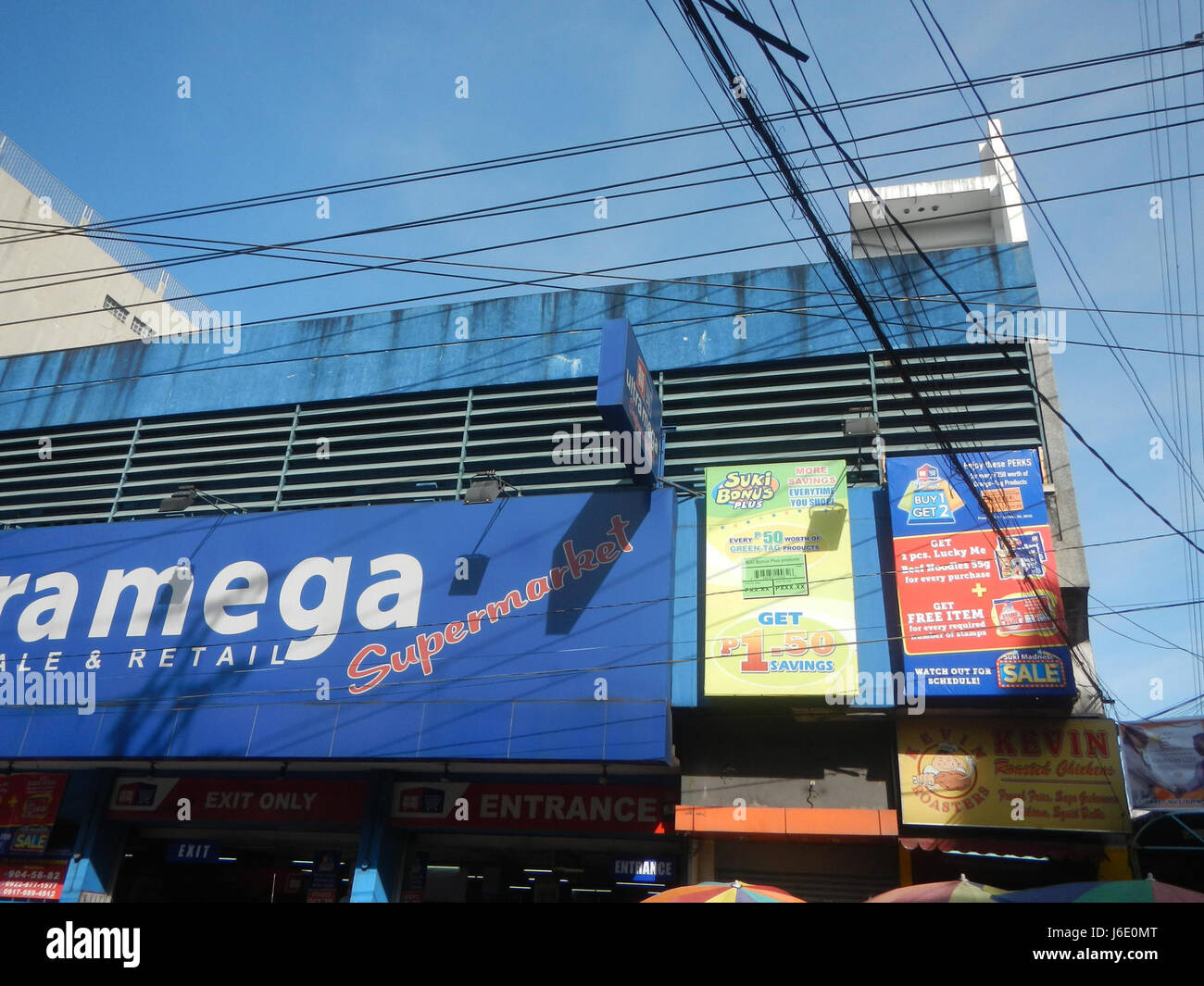 Dieser Eintrag bezieht sich auf wichtige Orte in Caloocan City, Philippinen, insbesondere die Gegend um Sangandaan, zusammen mit verschiedenen Baranggays und wichtigen Straßen. Es zeigt bedeutende Sehenswürdigkeiten, darunter Einkaufszentren und Handelszentren, die für den lokalen Handel und das tägliche Leben in der Stadt von zentraler Bedeutung sind. Stockfoto