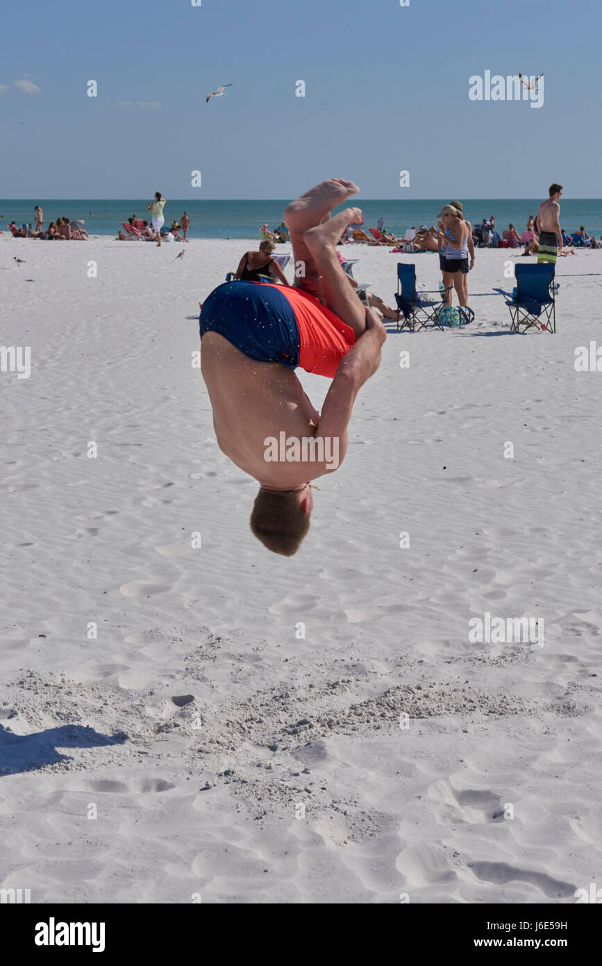 Student Saltos auf Siesta Beach, Florida Stockfoto
