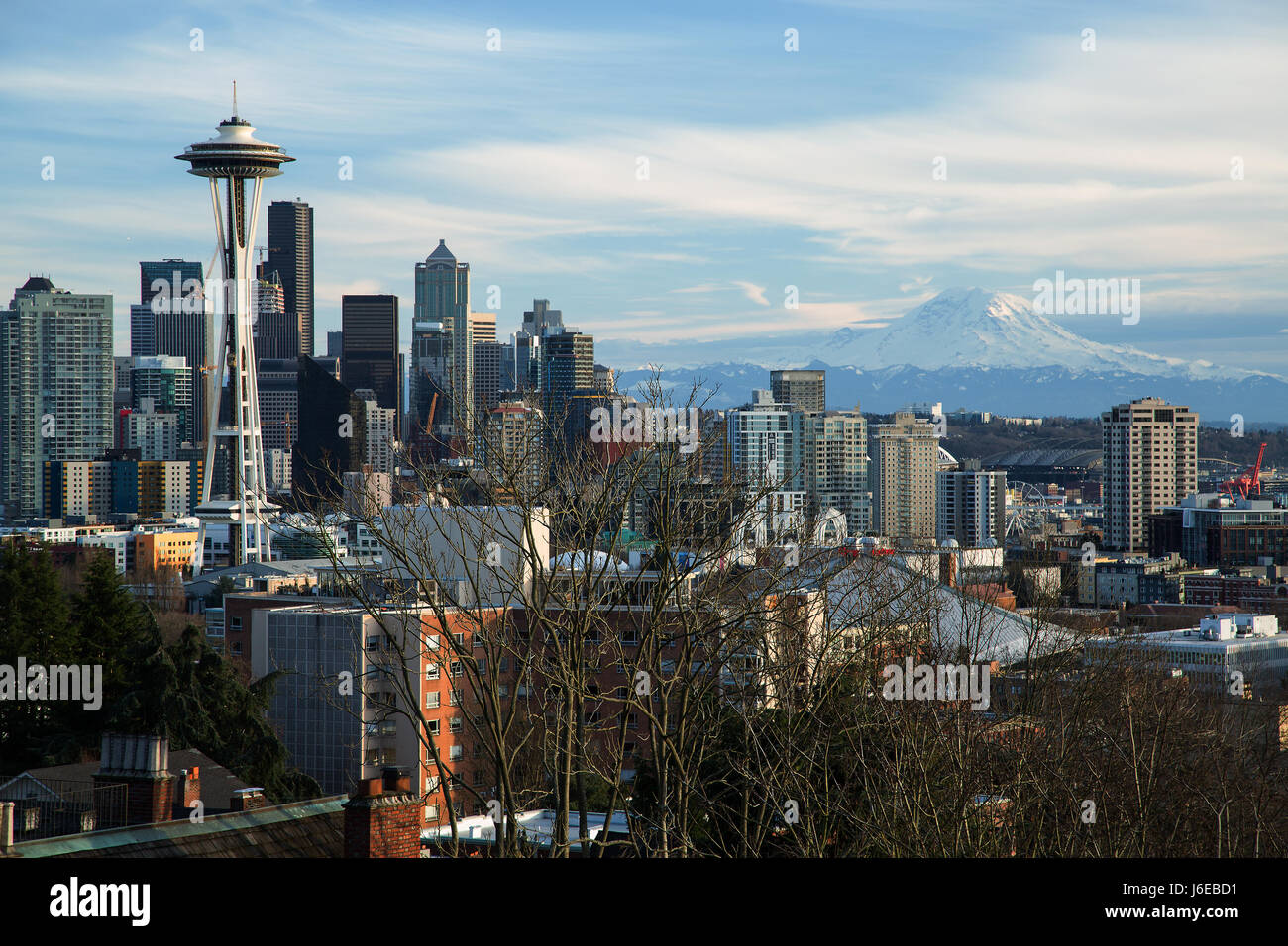Skyline von Seattle mit der Space Needle und Mt. Rainier Stockfoto