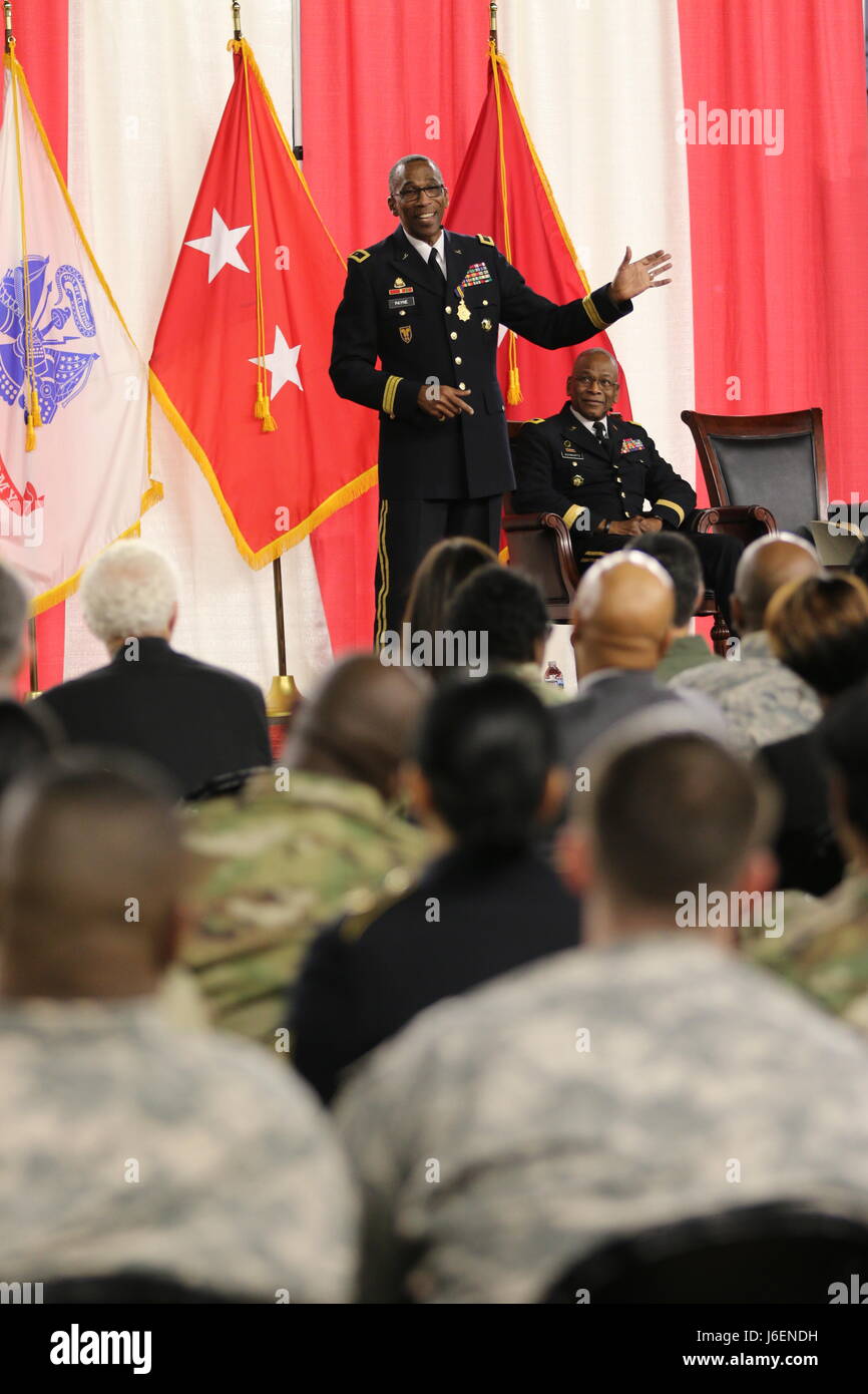 Major General Renwick L. Payne, der Adjutant General, D.C. Nationalgarde gibt Anmerkungen während seiner Abschiedsfeier im D.C. Armory in Washington, D.C., 12. Februar 2017. Payne sprach über seine 42 Jahre Dienst und ermutigt andere Service-Mitglieder, ihre Karriere und Leben Ziele anzustreben. Stockfoto