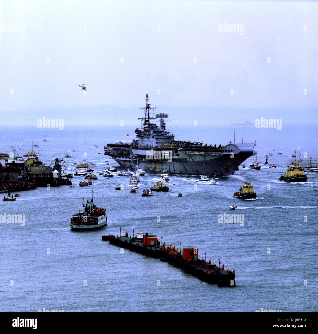 Der flugzeugträger hms hermes Fotos und Bildmaterial in hoher