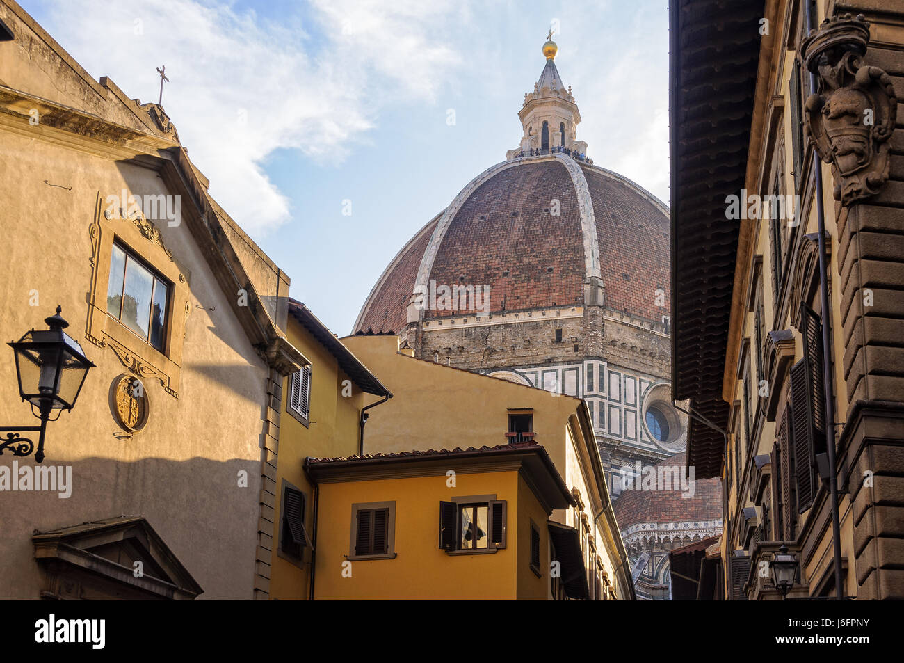 Kuppel der Kathedrale (Duomo) aus der Proconsolo Straße - Florenz, Toskana, Italien Stockfoto
