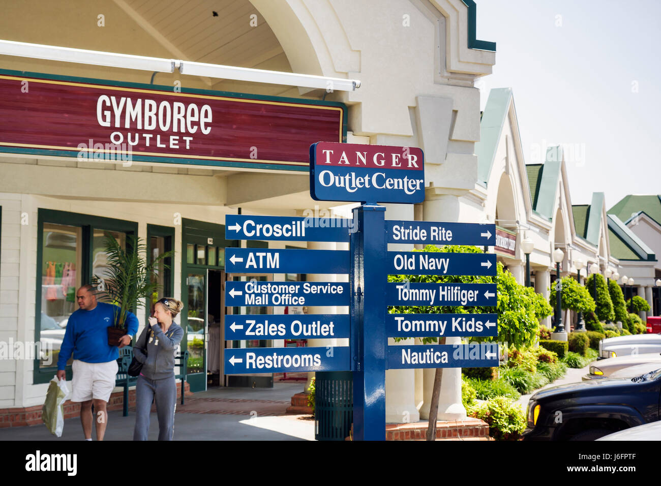 Sevierville Tennessee, Smoky Mountains, Tanger Outlets in Five Oaks, Shopping Shopper Shopper Shopper Shop Shops Market Buying Selling, Store Stores Business Bus Stockfoto