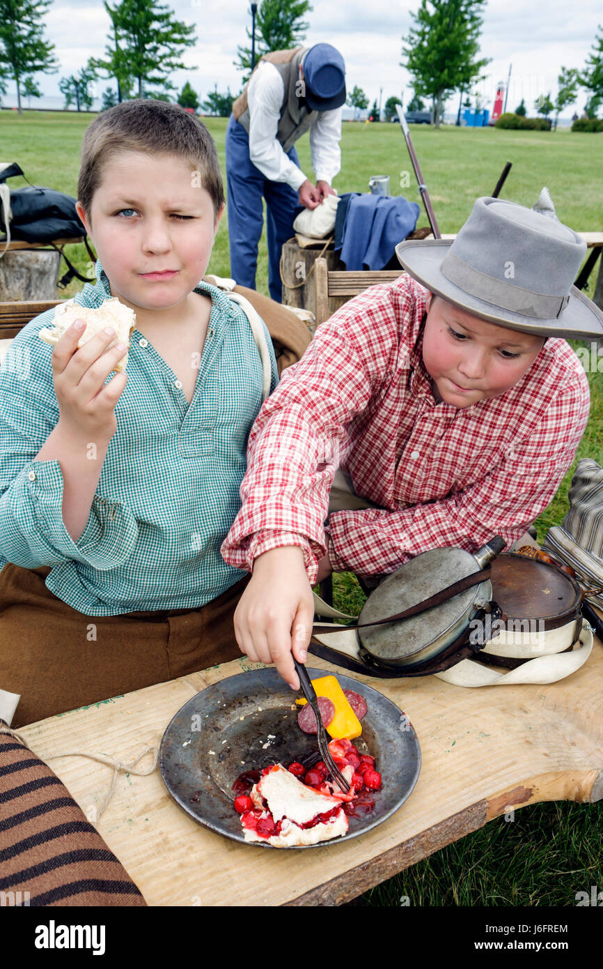 Kenosha Wisconsin, Civil war Museum, Civil war Days, Muster, Park City Grays, lebendige Geschichte, Bildung, Reenactor, junge Jungen, männliche Kinder Kinder Kinder youn Stockfoto