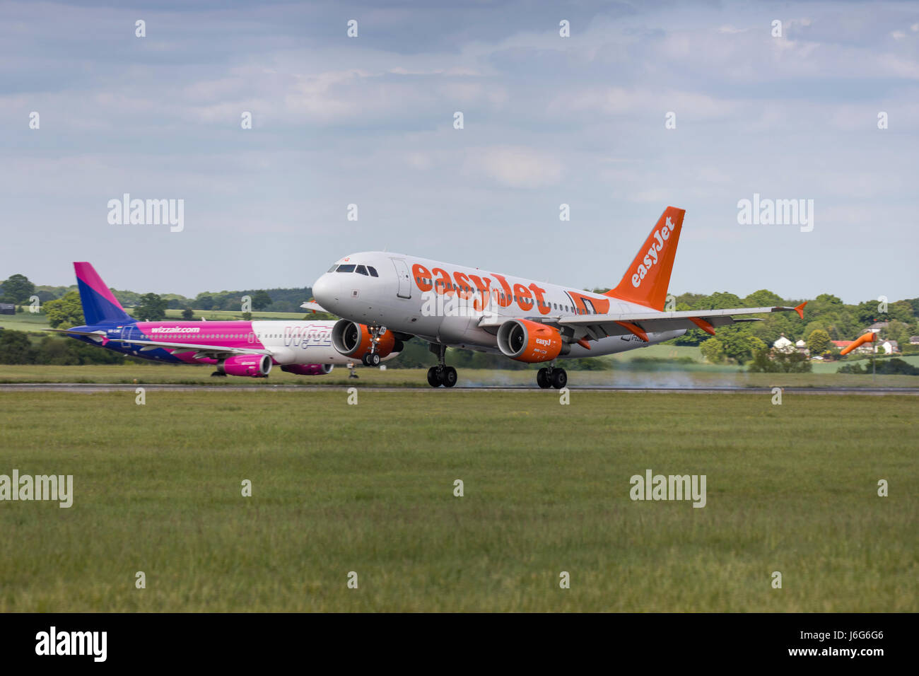 Easyjet A319 Auf Der Piste Stockfotos Und Bilder Kaufen Alamy