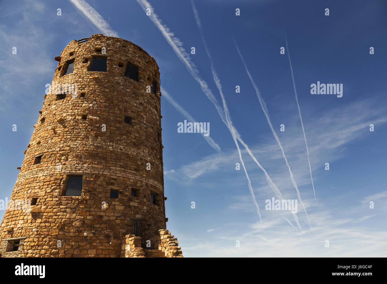 Ikonische Desert View Wachturm Stein Gebäude am South Rim des Grand Canyon Nationalpark in Arizona Stockfoto