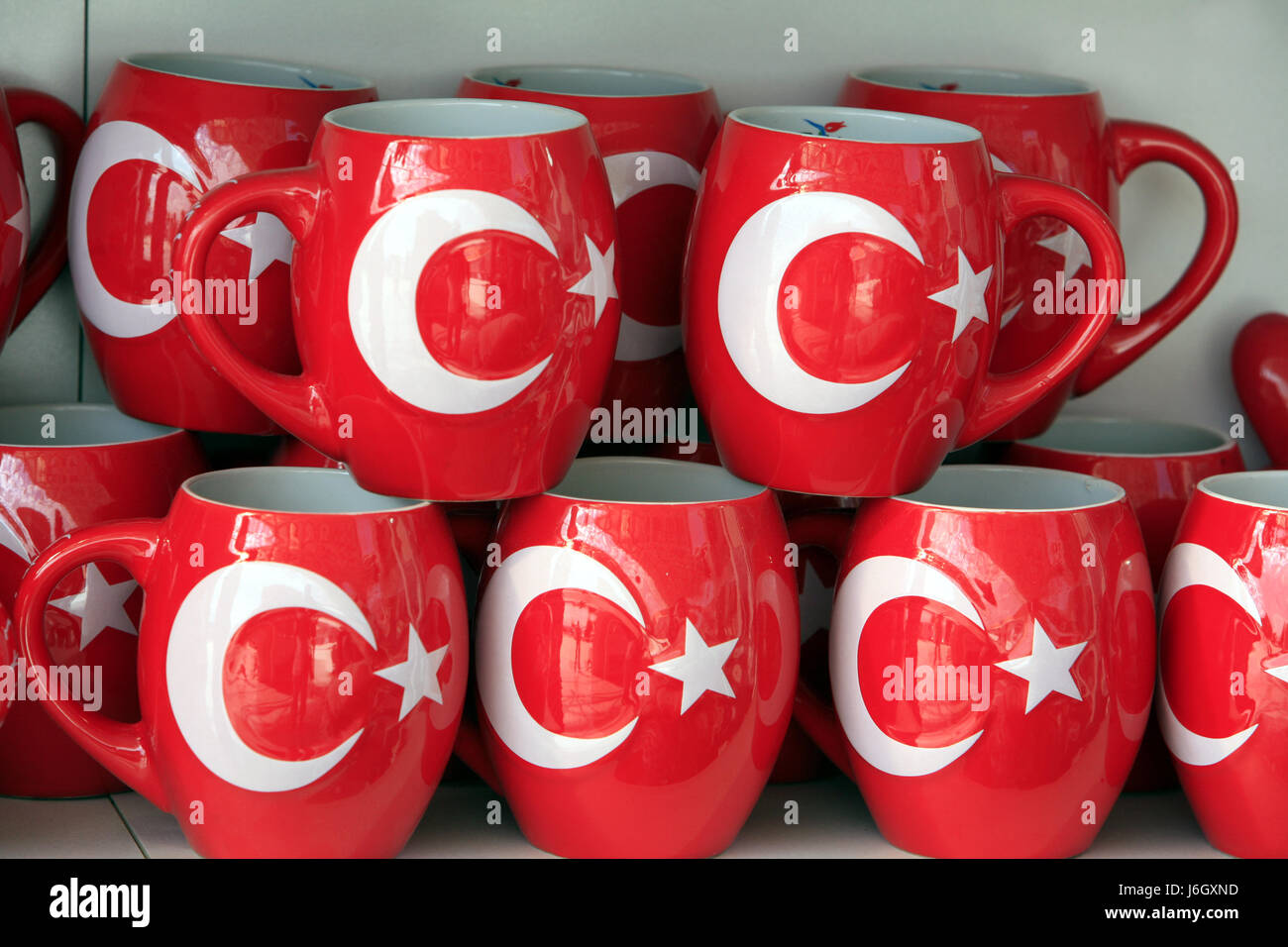 Tasse Farbe Andenken Tassen Flagge Türkei türkische Souvenir Geschäfte  beschäftigen Stockfotografie - Alamy
